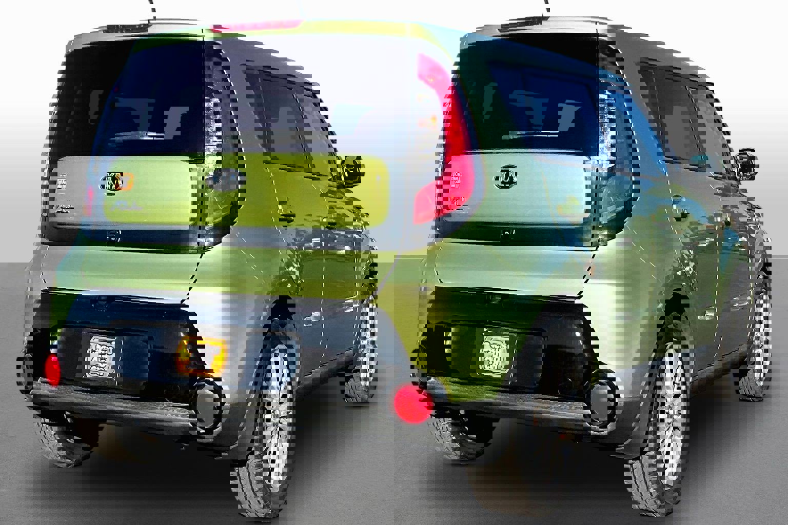 Used 2016 Kia Soul + image 2