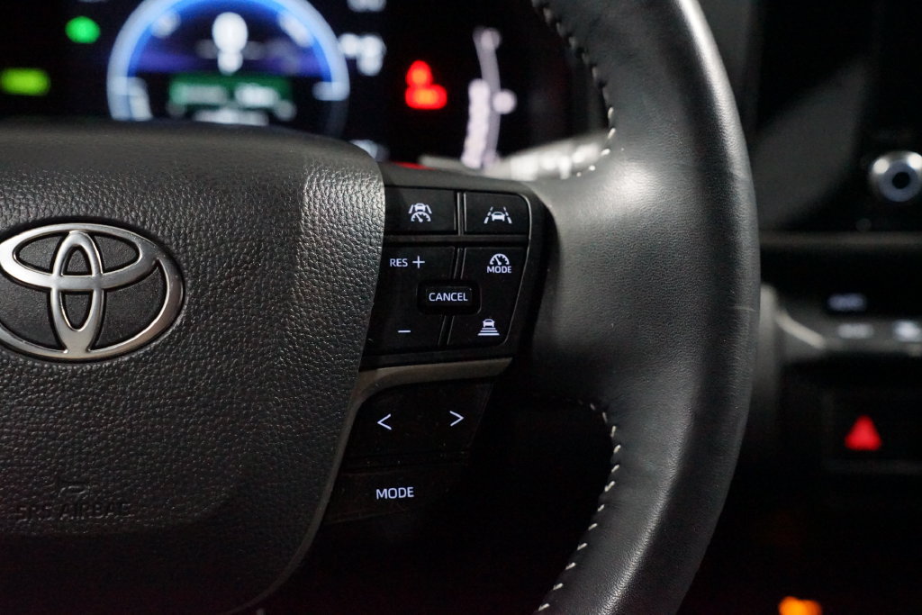 Certified 2025 Toyota Camry SE FWD image 13