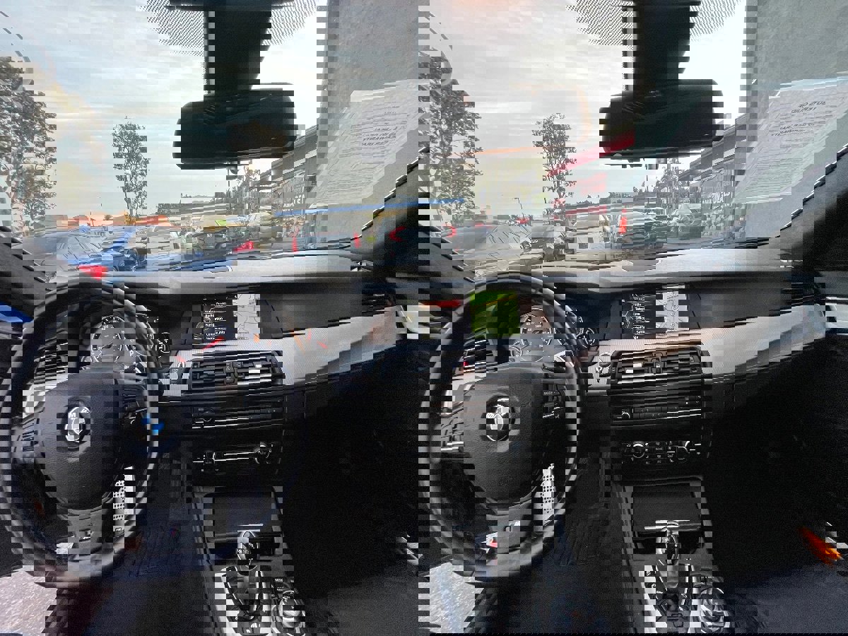 Used 2013 BMW M5 w/ Executive Pkg image 9