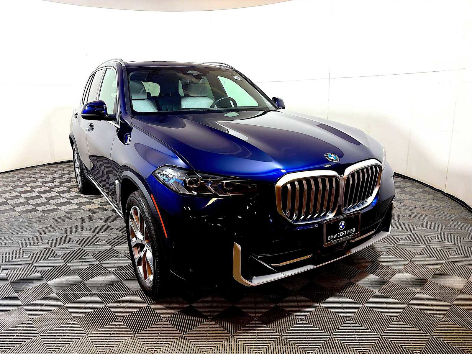 Certified 2024 BMW X5 xDrive40i w/ Premium Package image 2