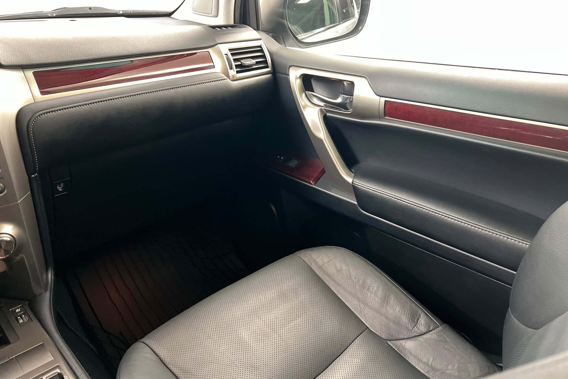 Used 2018 Lexus GX 460 Premium w/ Premium Package image 11