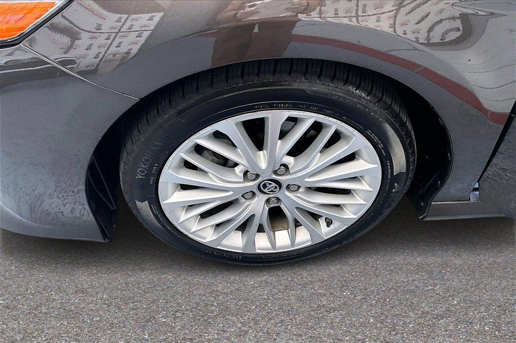 Certified 2018 Toyota Camry XLE image 30