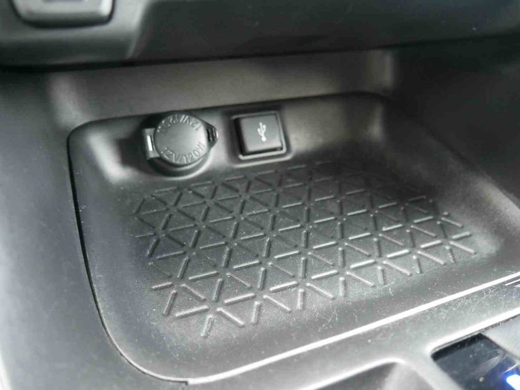 Used 2022 Toyota RAV4 LE image 30