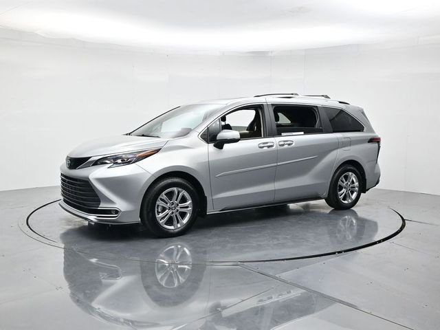 Used 2024 Toyota Sienna Platinum image 5