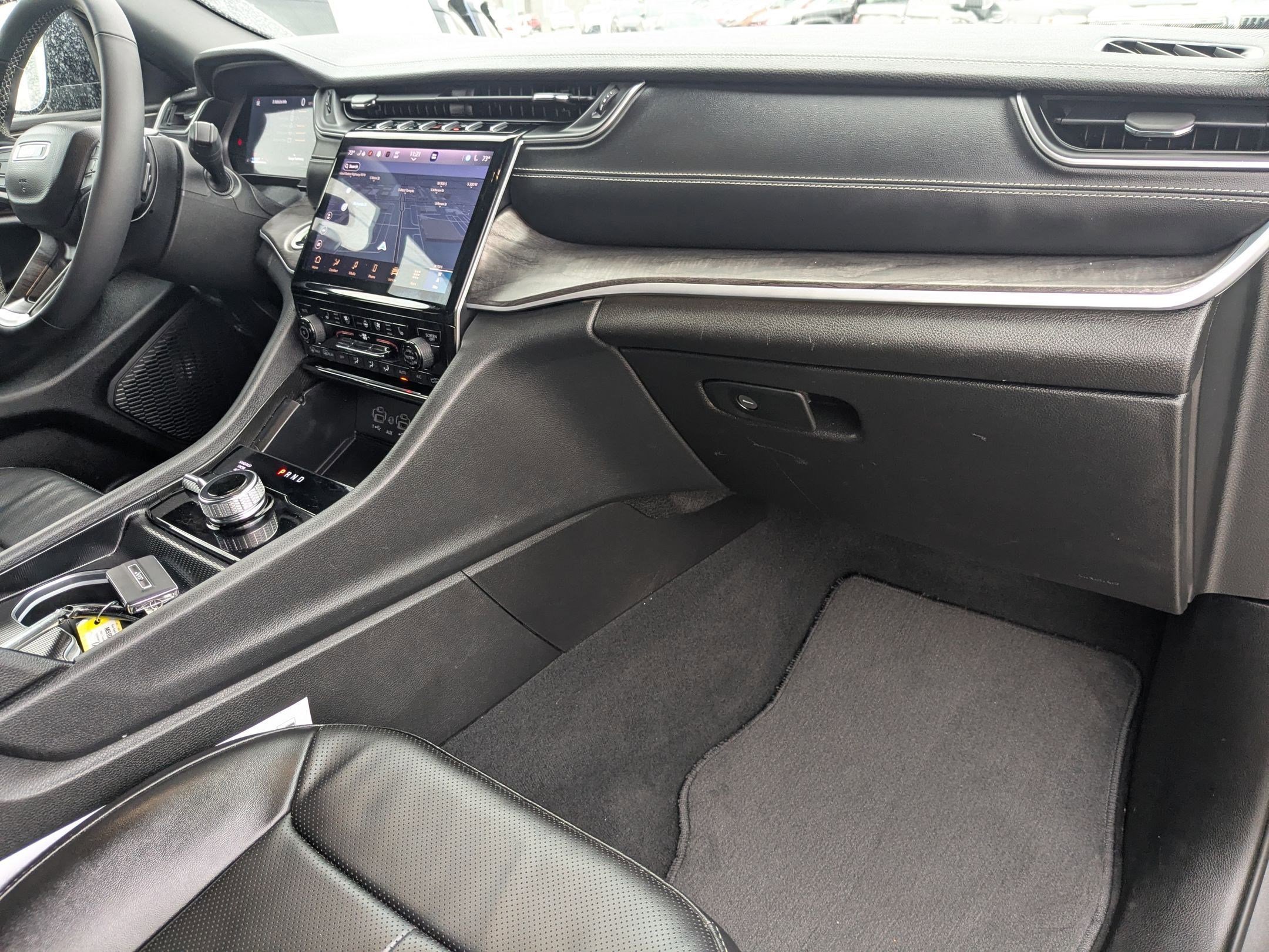 Used 2024 Jeep Grand Cherokee L Limited w/ Luxury Tech Group II image 33