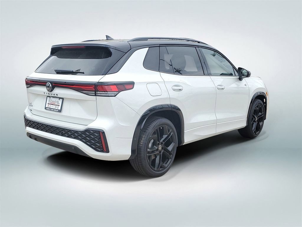 New 2026 Volkswagen Tiguan SE R-Line image 3