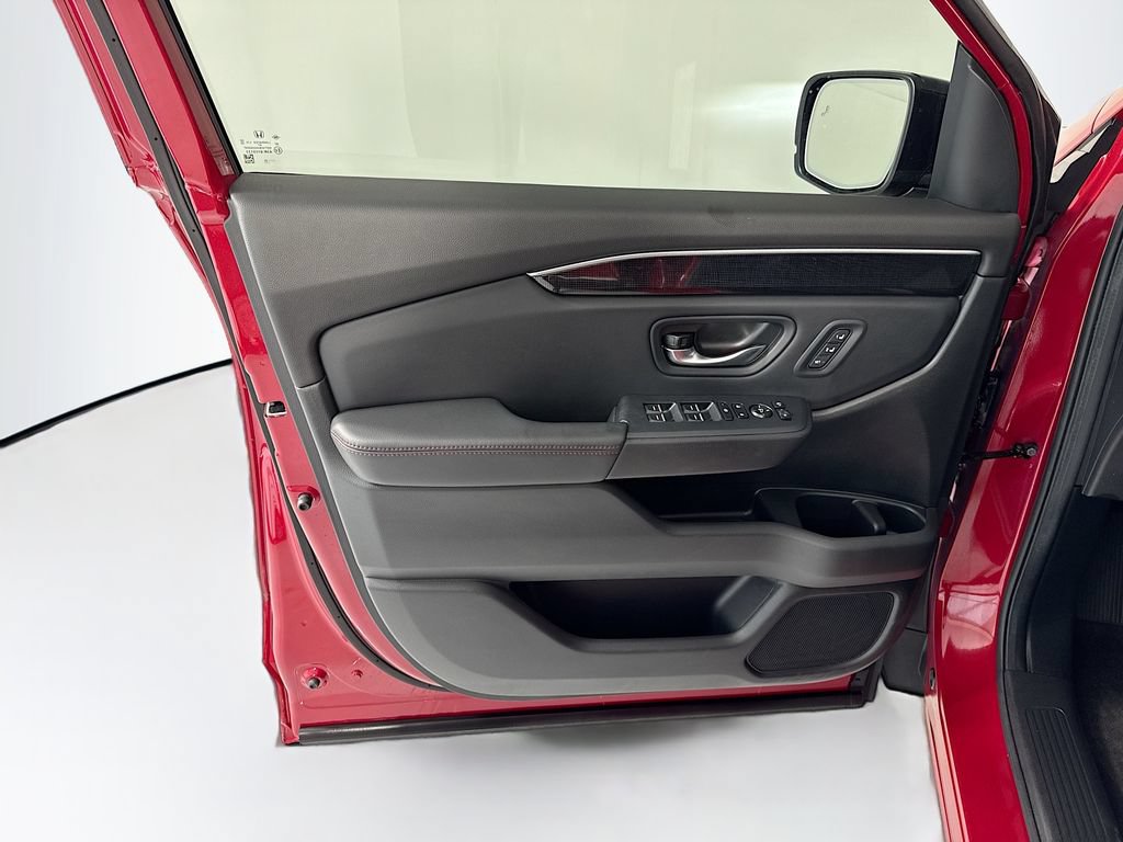 Certified 2025 Honda Pilot Black Edition image 24
