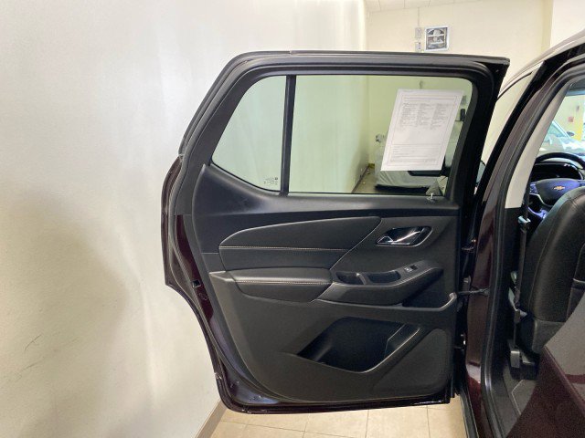 Used 2021 Chevrolet Traverse LT w/ LT Premium Package image 9