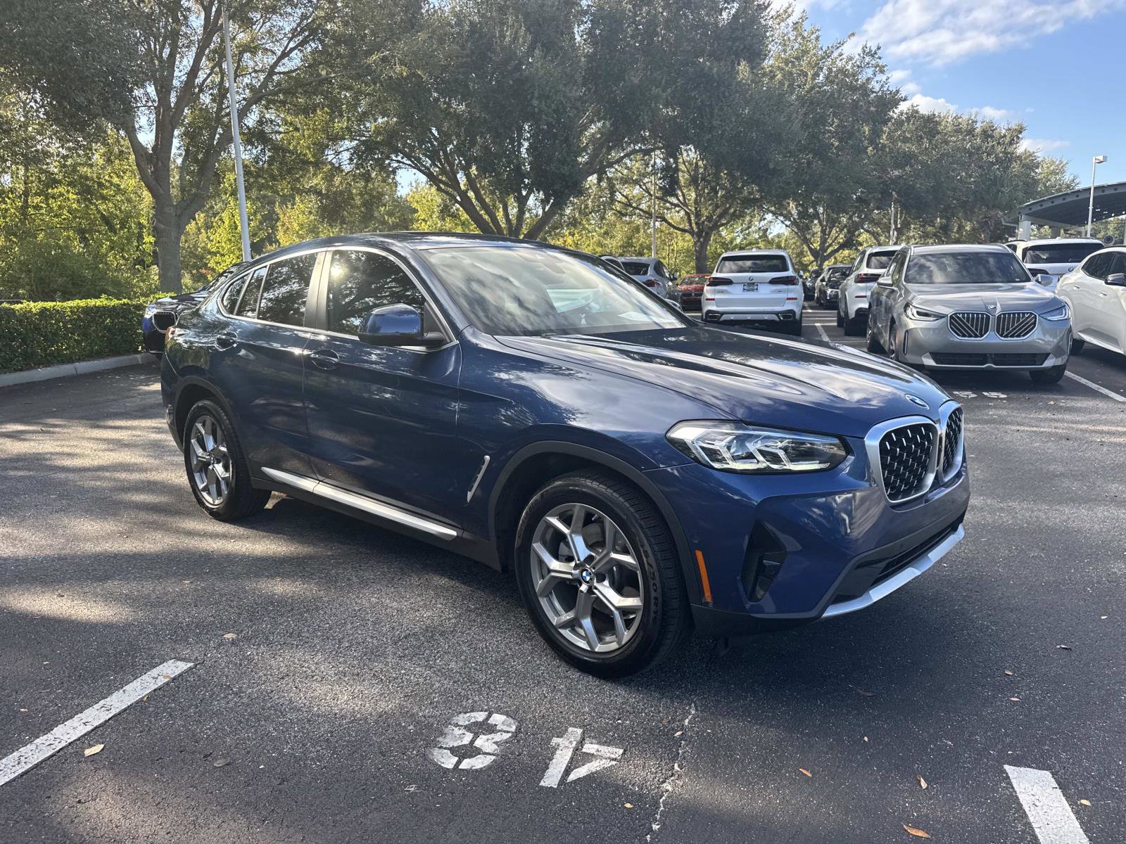 Certified 2025 BMW X4 xDrive30i image 2