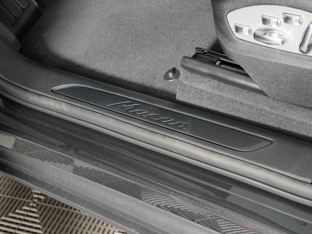 New 2026 Porsche Macan AWD/4WD image 18