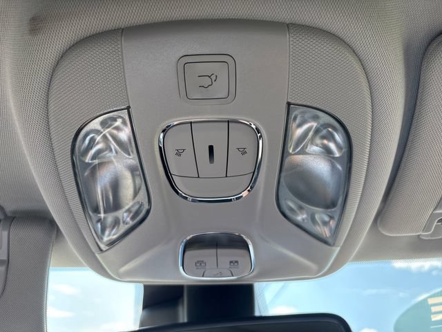 Used 2022 Jeep Compass Latitude w/ Sun and Sound Group AWD/4WD image 14