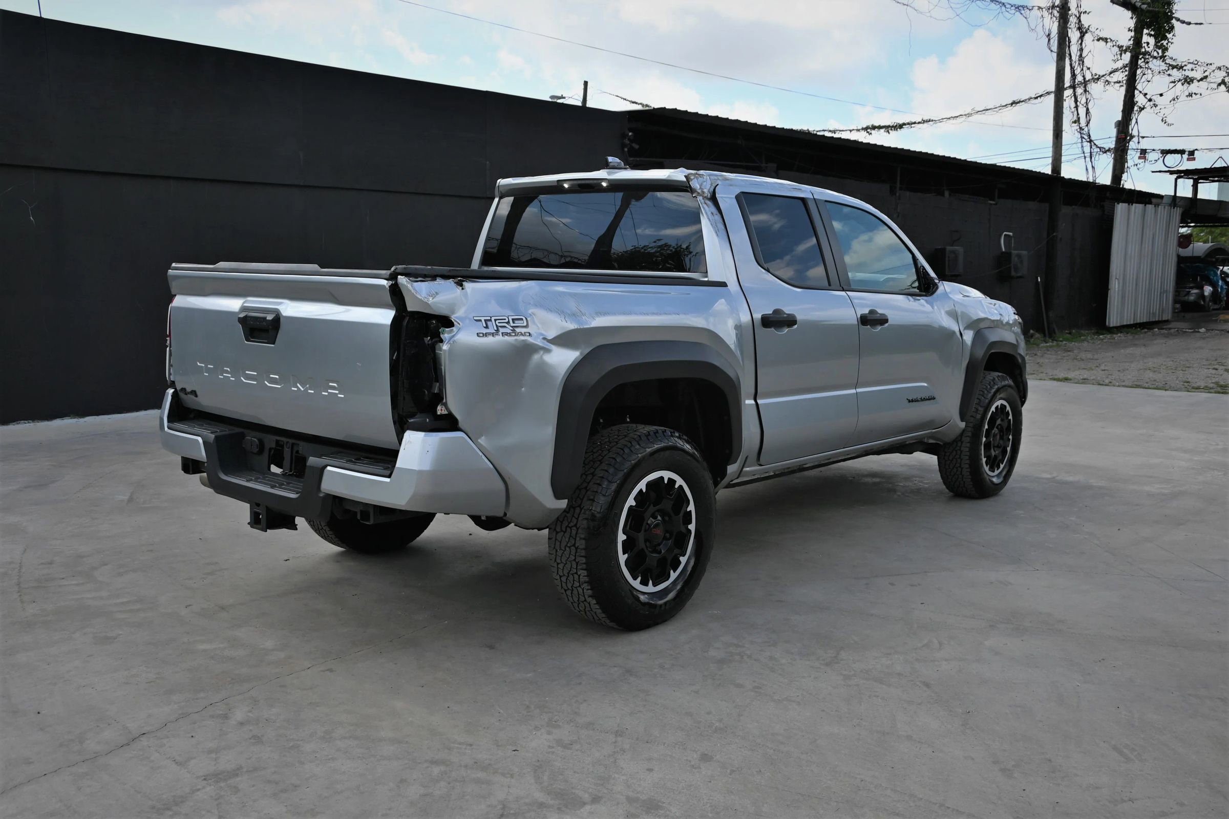 Used 2024 Toyota Tacoma TRD Off-Road AWD/4WD image 4