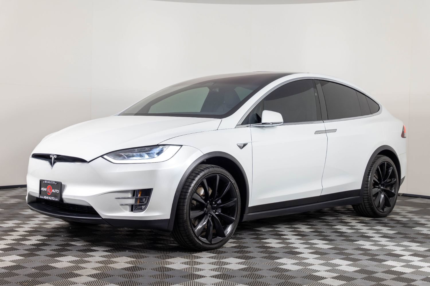 Used 2020 Tesla Model X Long Range AWD/4WD image 1