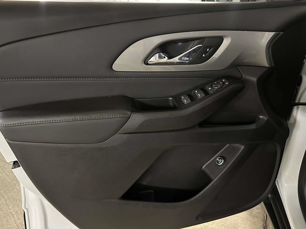 Used 2023 Chevrolet Traverse LT AWD/4WD image 19