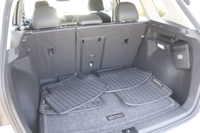 Used 2024 Volkswagen Taos SEL image 5