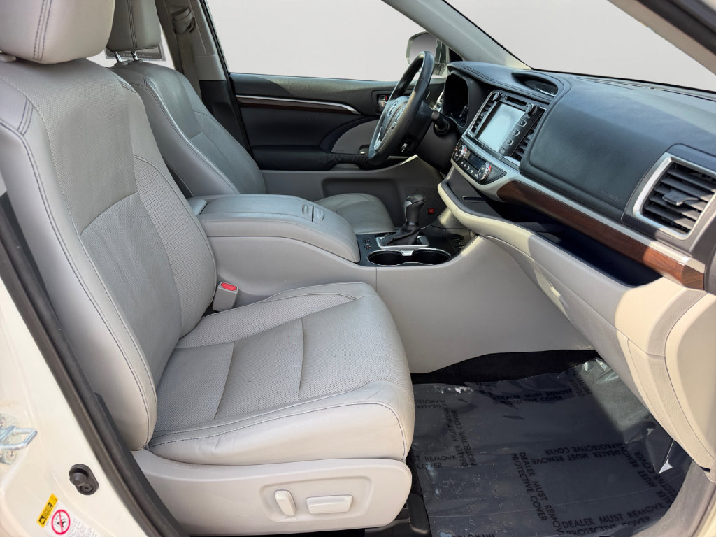 Used 2015 Toyota Highlander Limited w/ Driver Technology Package AWD/4WD image 8
