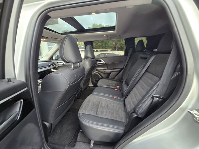 Used 2023 Mitsubishi Outlander SE image 8