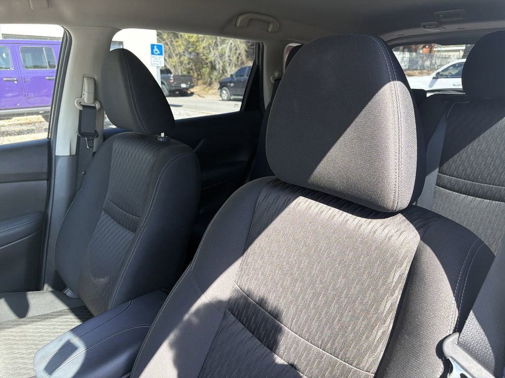 Used 2019 Nissan Rogue S image 11