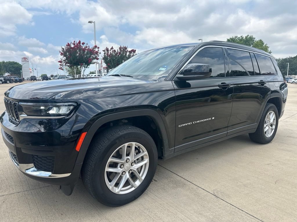 Used 2023 Jeep Grand Cherokee L Laredo RWD image 1