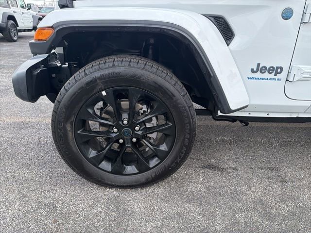 Used 2025 Jeep Wrangler Unlimited Sahara w/ Safety Group image 5