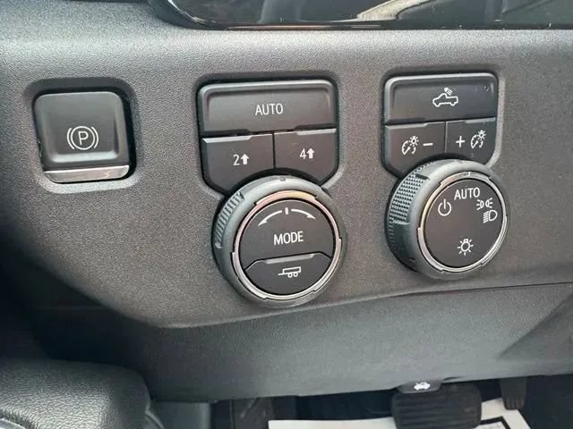 Used 2023 Chevrolet Silverado 1500 LT AWD/4WD image 23