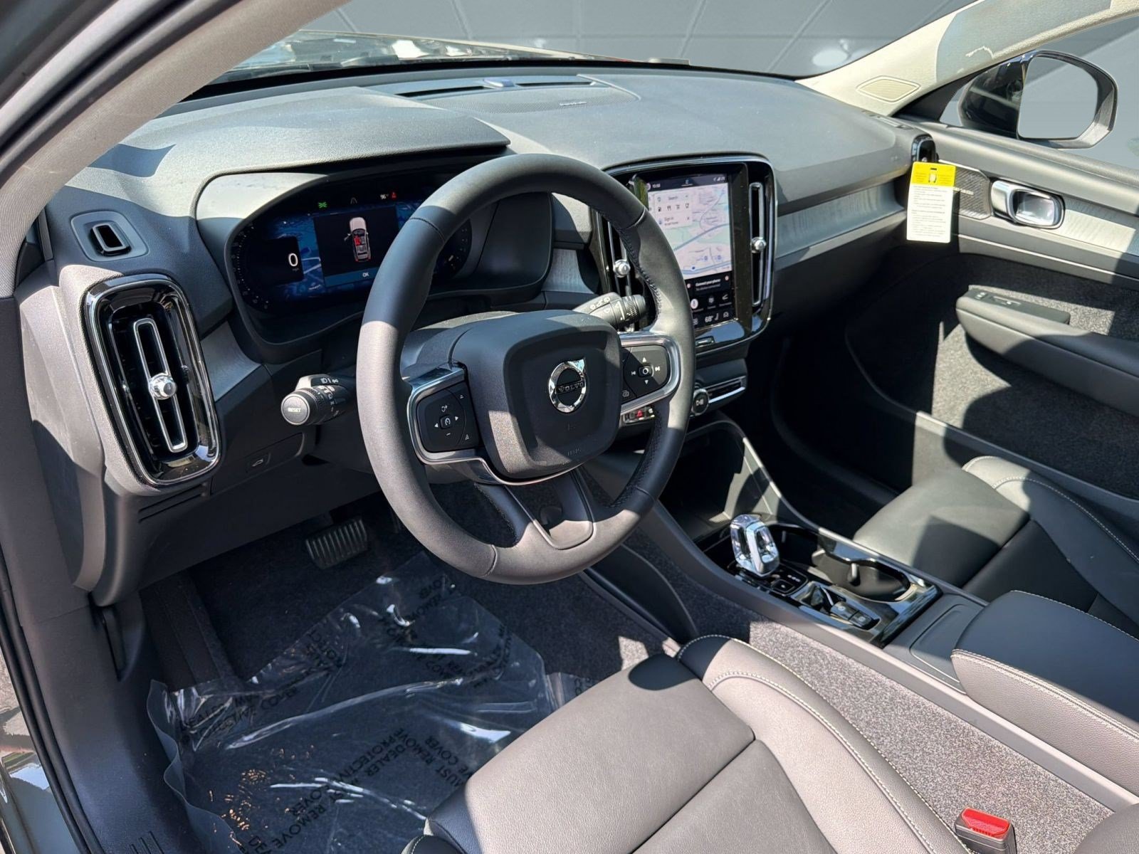 New 2026 Volvo XC40 B5 Plus w/ Climate Package AWD/4WD image 4