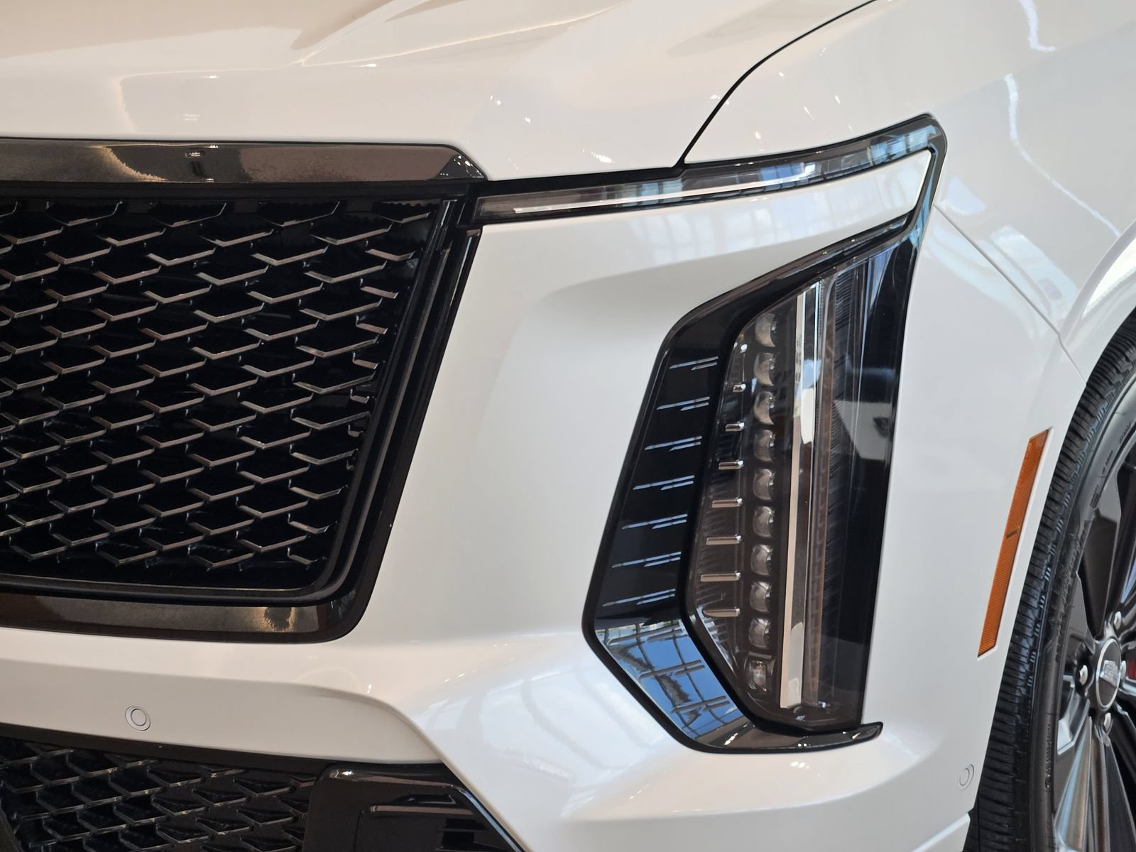 Certified 2025 Cadillac Escalade ESV V AWD/4WD image 8