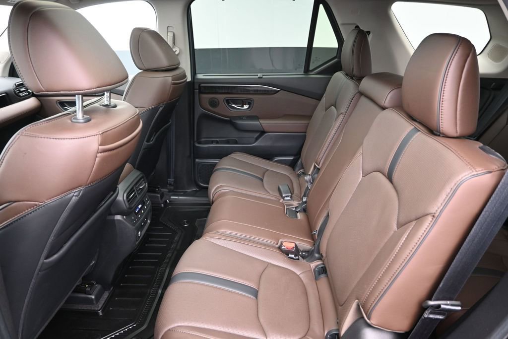 Used 2025 Honda Pilot Elite image 12