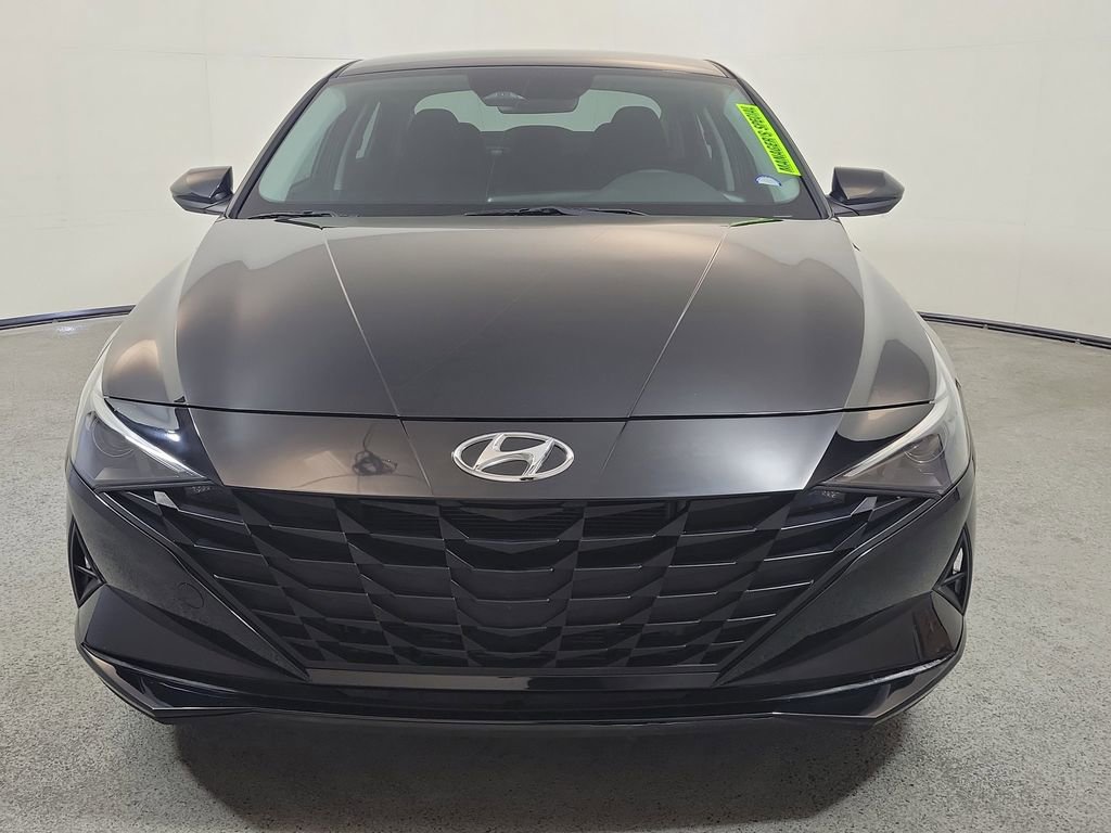 Used 2023 Hyundai Elantra Blue image 2