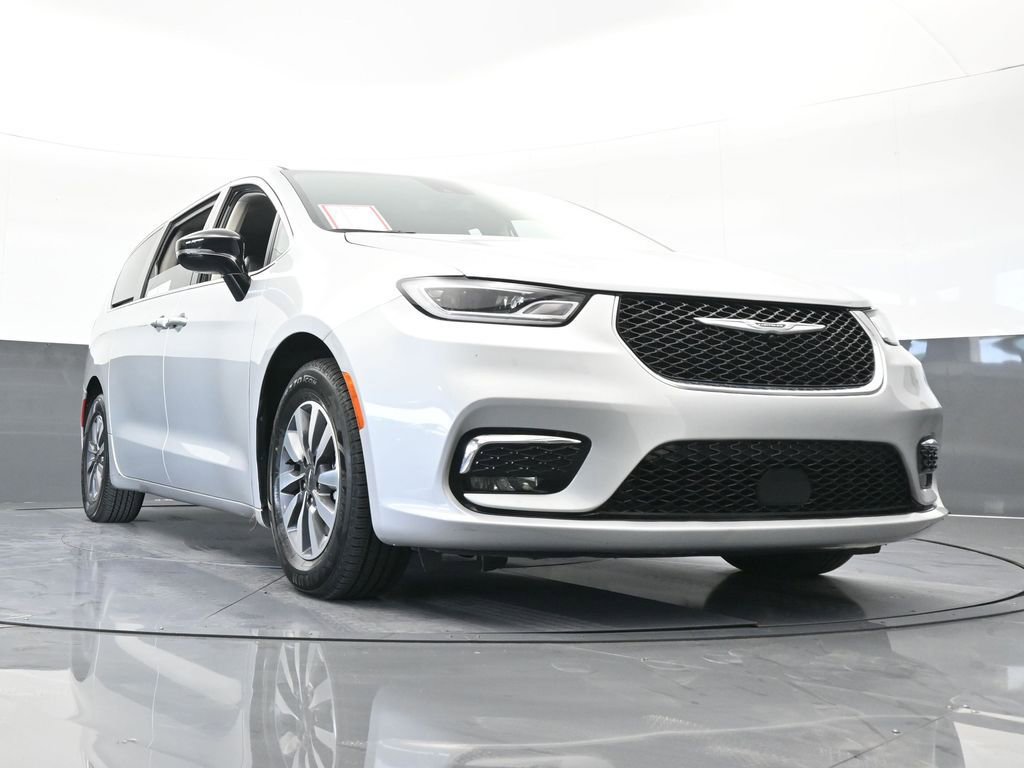 Used 2024 Chrysler Pacifica Select image 68