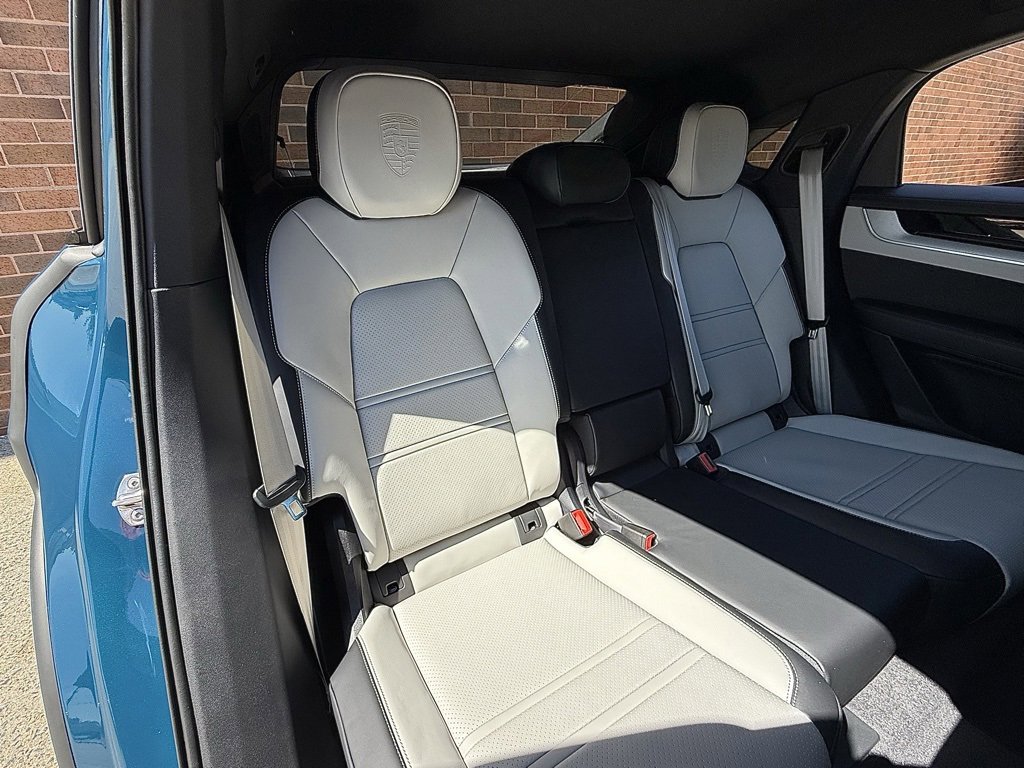 New 2026 Porsche Cayenne Coupe image 23