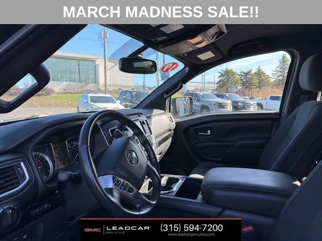 Used 2019 Nissan Titan SV w/ SV Convenience Package image 18