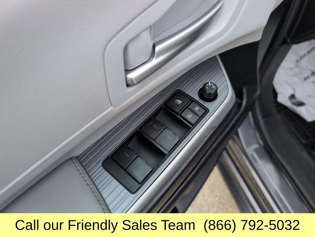 Certified 2025 Toyota Sienna XLE image 14