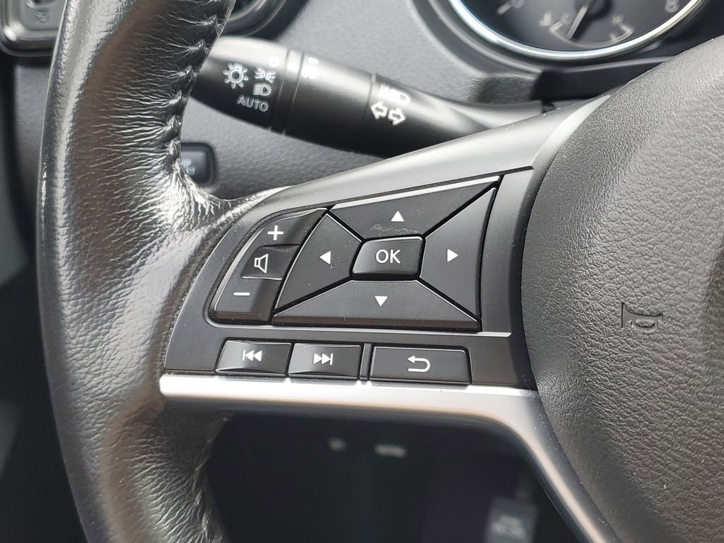 Used 2017 Nissan Rogue SL AWD/4WD image 13