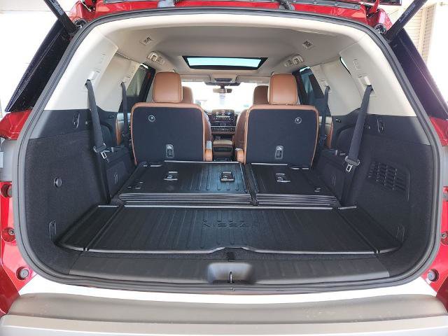 Certified 2024 Nissan Pathfinder Platinum image 13