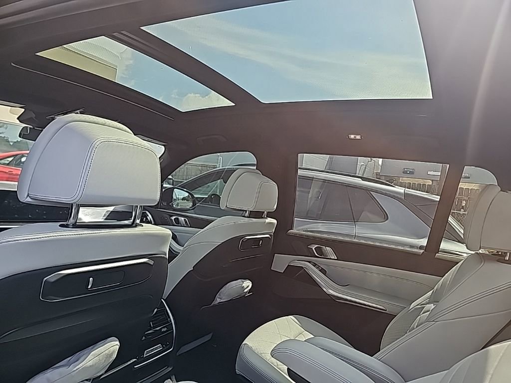 Used 2024 BMW X7 xDrive40i w/ Executive Package image 10