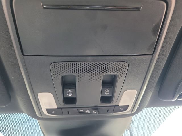 Certified 2025 Honda Pilot Black Edition image 32