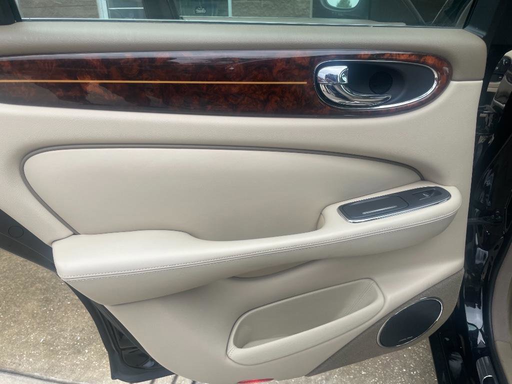 Used 2004 Jaguar XJ8 XJ8 Vanden Plas image 26