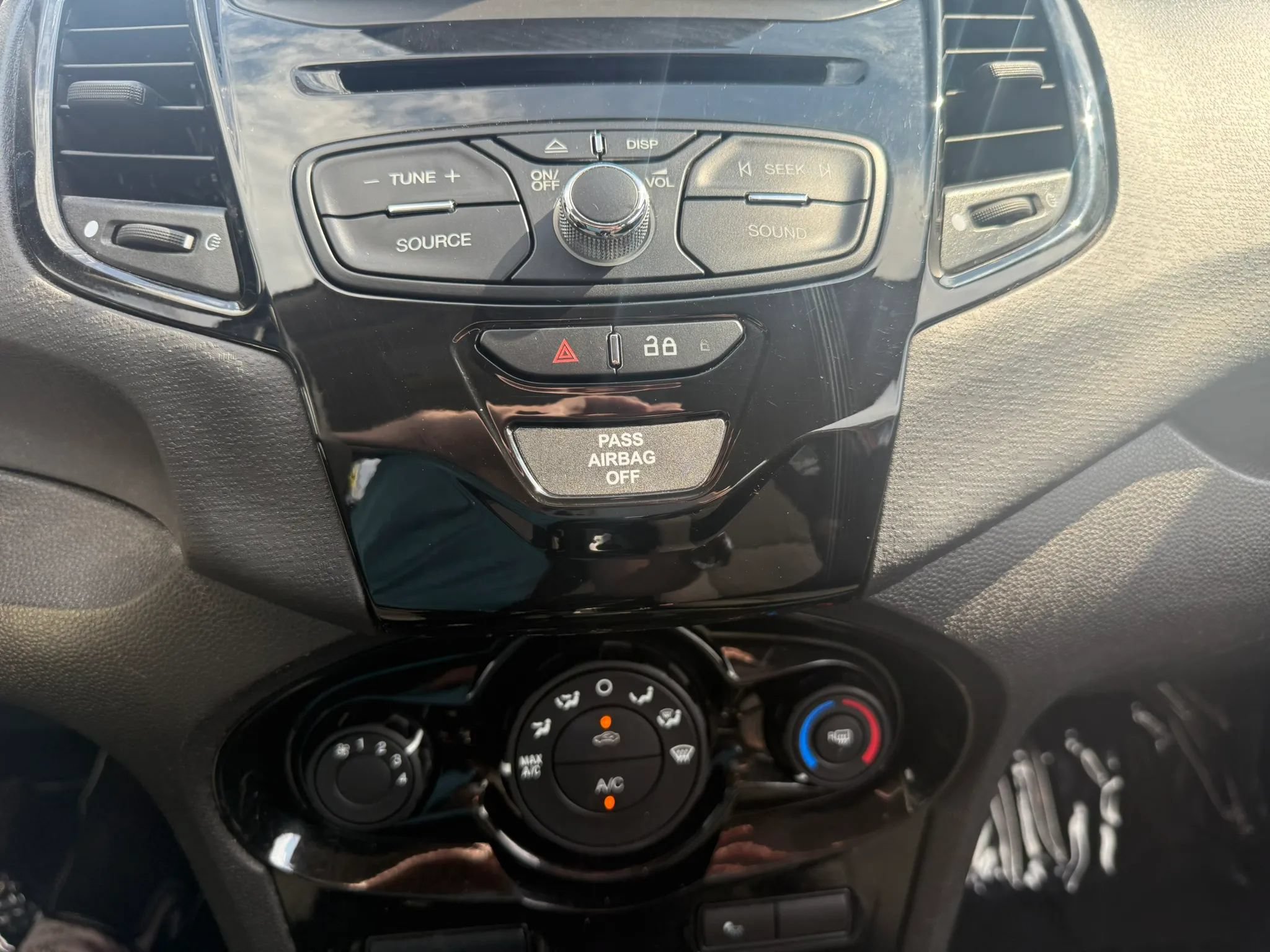 Used 2017 Ford Fiesta SE w/ Equipment Group 201A FWD image 14