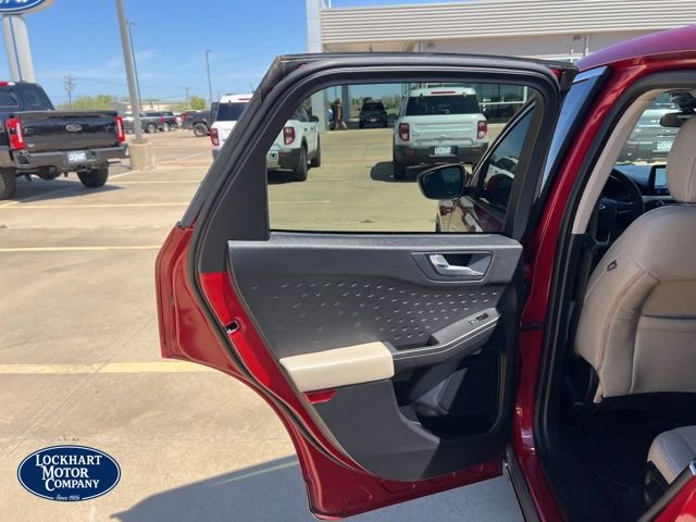 Used 2020 Ford Escape SE image 14