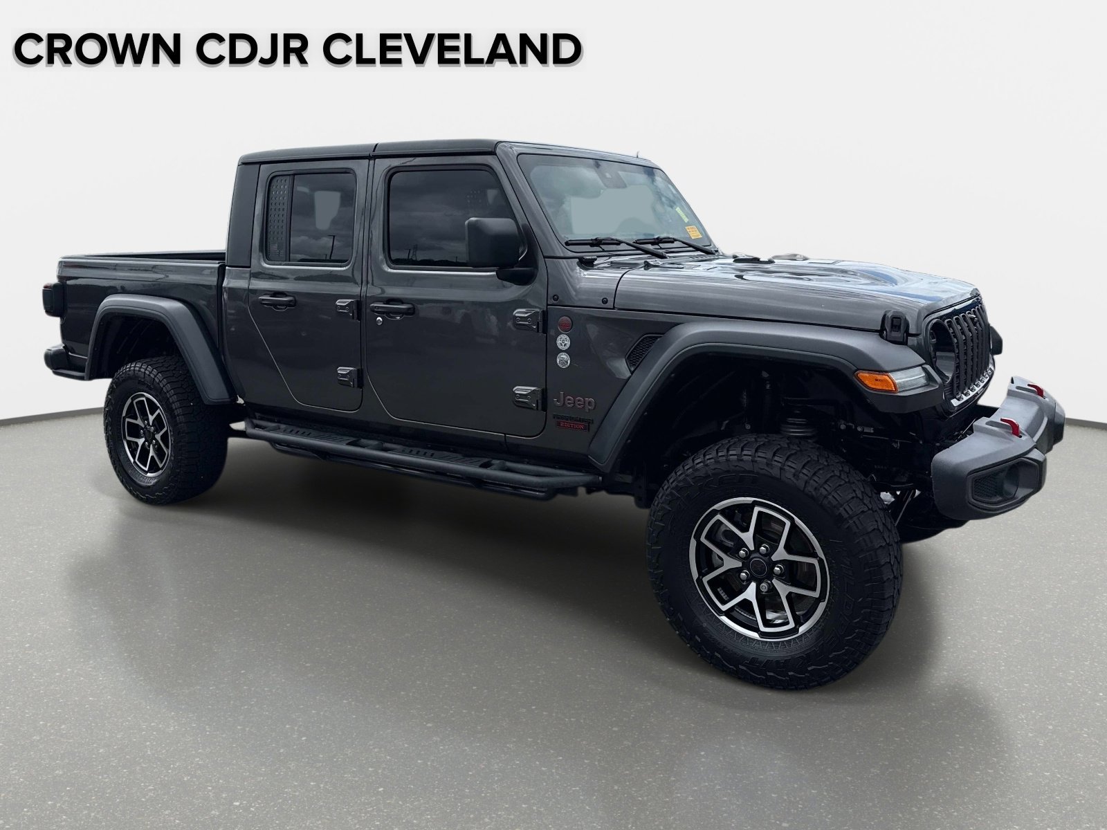 Used 2024 Jeep Gladiator Rubicon w/ Technology Group AWD/4WD image 2