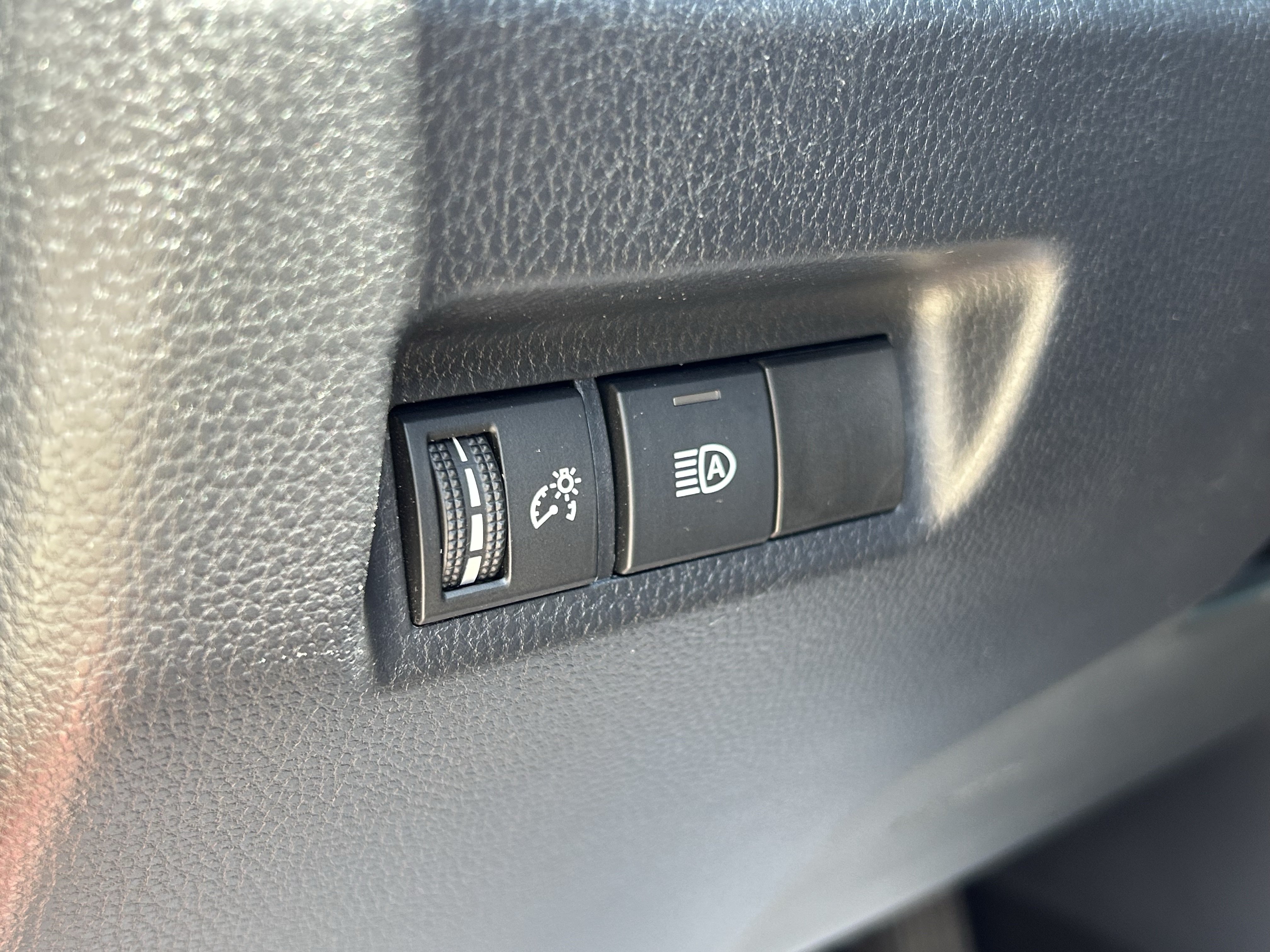 Used 2020 Toyota RAV4 XLE FWD image 15