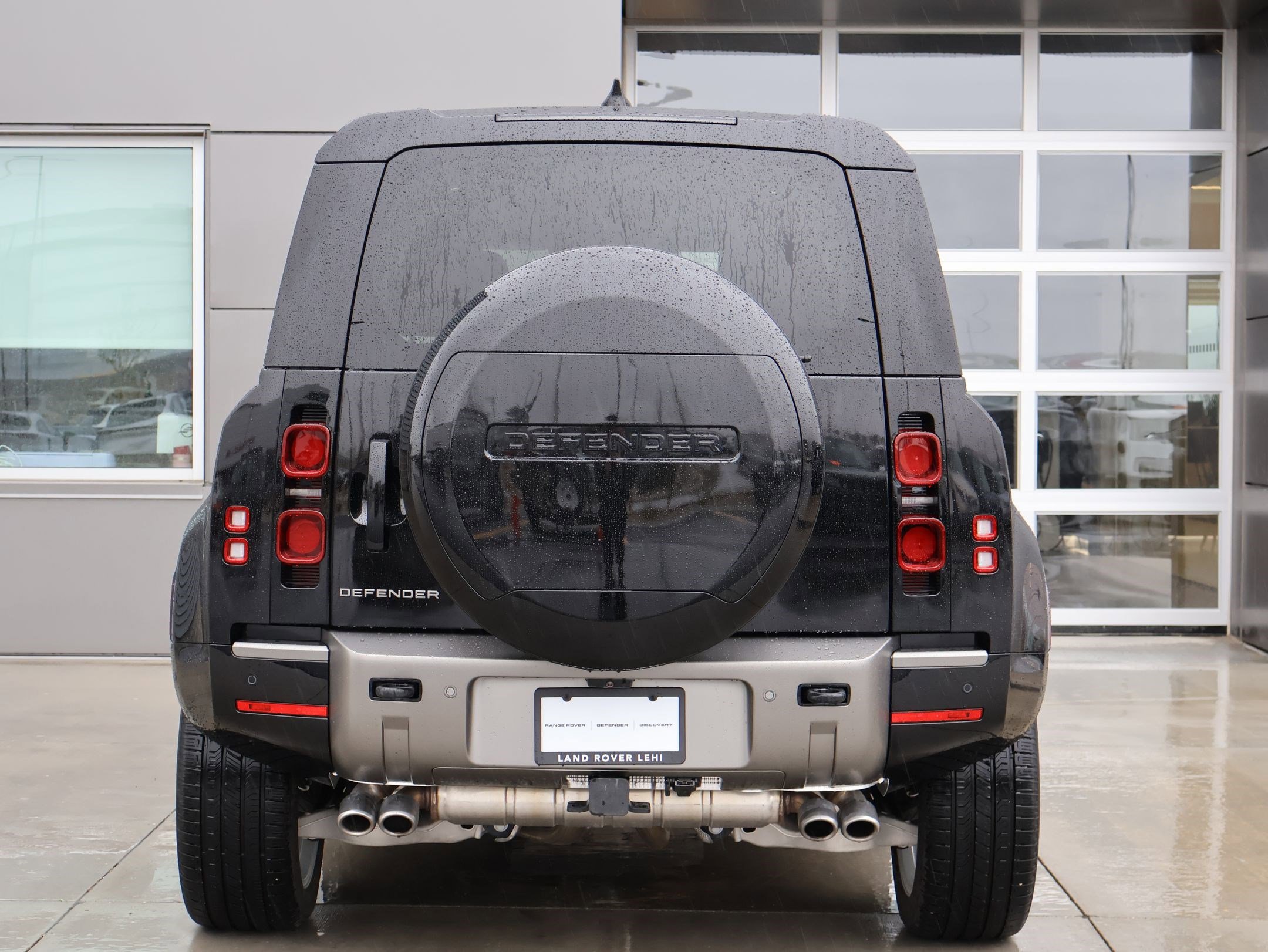 Used 2025 Land Rover Defender 110 X-Dynamic SE image 9
