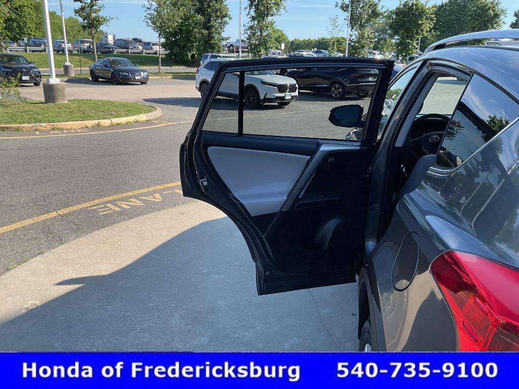 Used 2015 Toyota RAV4 LE AWD/4WD image 16