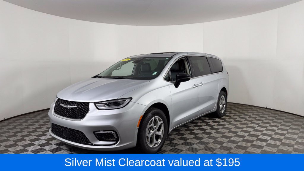 Used 2024 Chrysler Pacifica Limited AWD/4WD image 3