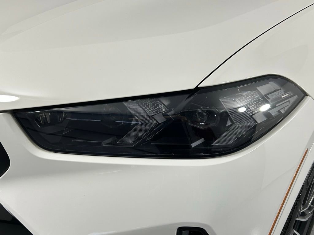 Used 2024 BMW X6 xDrive40i w/ Executive Package image 3