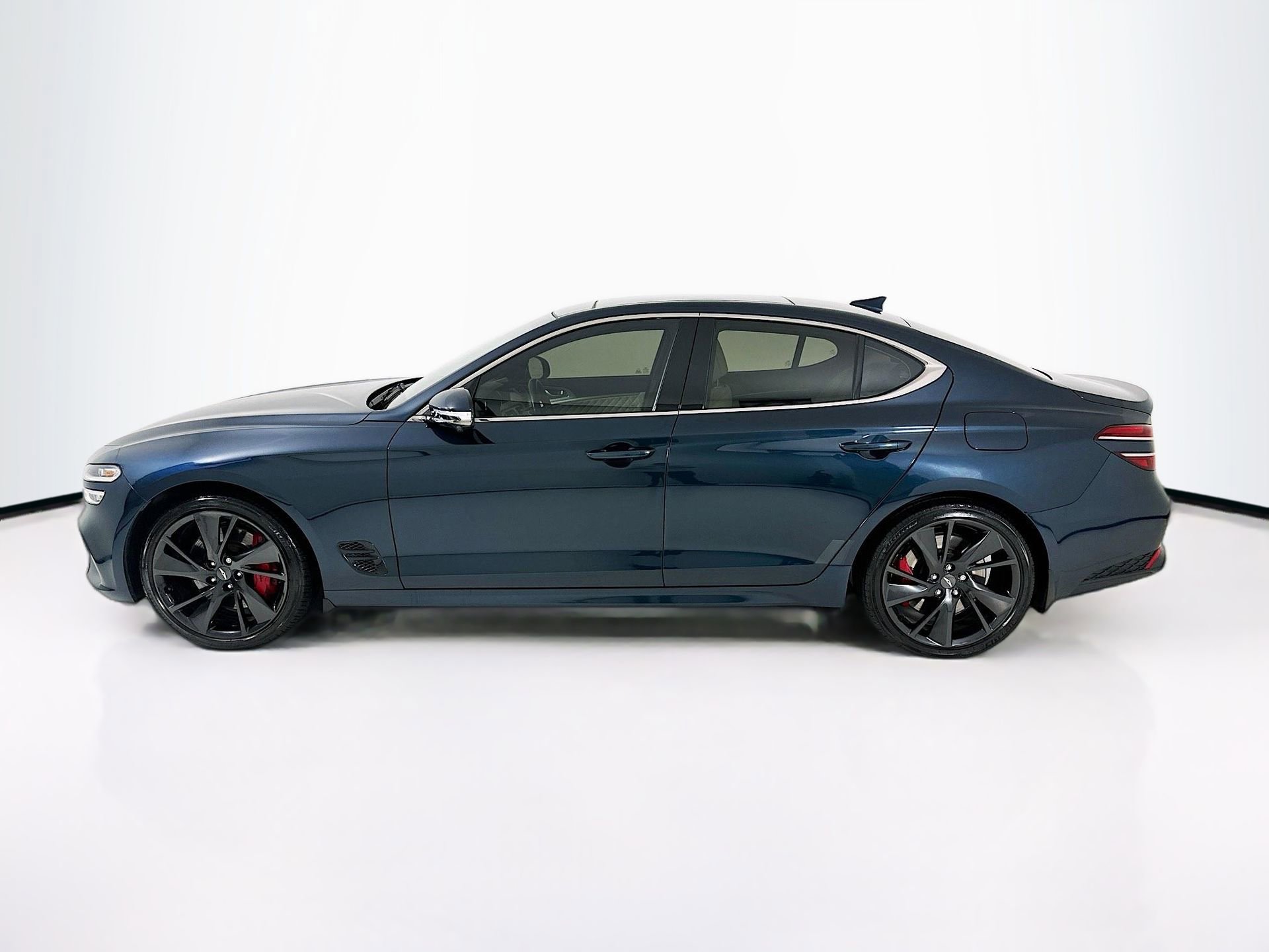Used 2022 Genesis G70 3.3T w/ Sport Prestige Package image 5