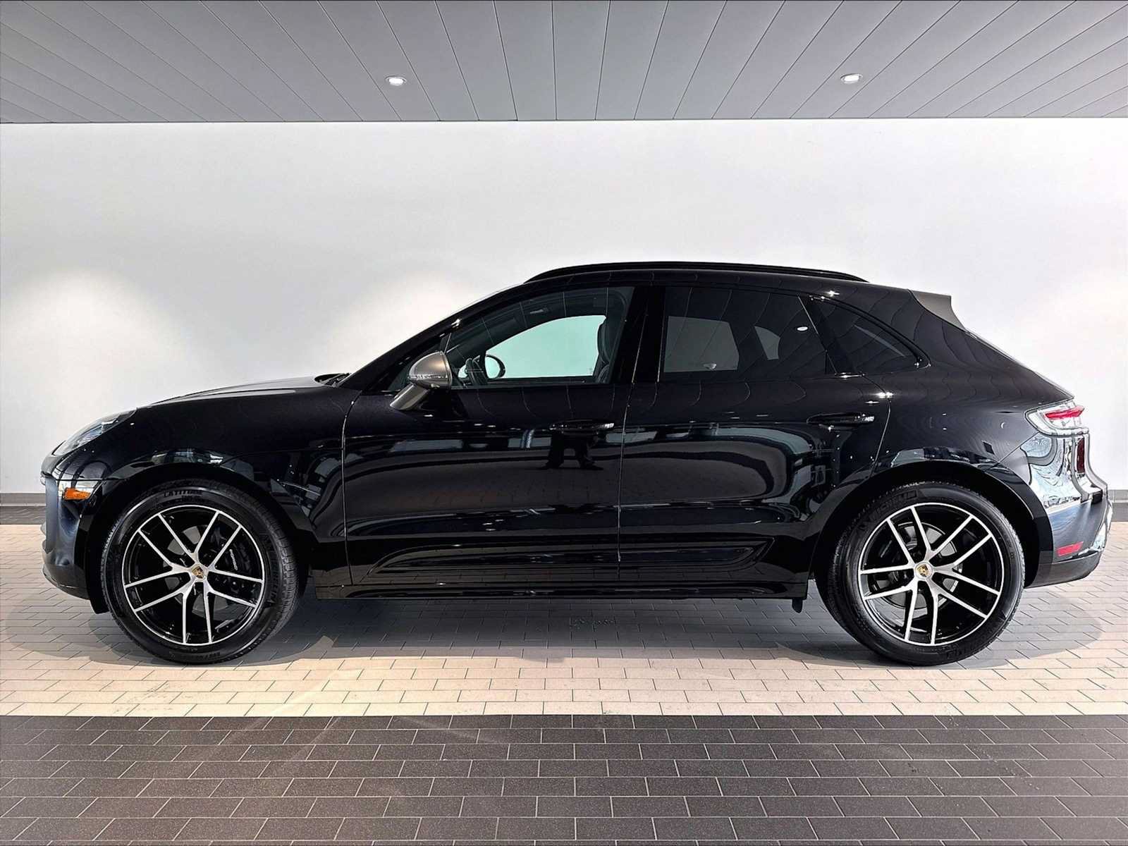Used 2026 Porsche Macan Turbo AWD/4WD image 2