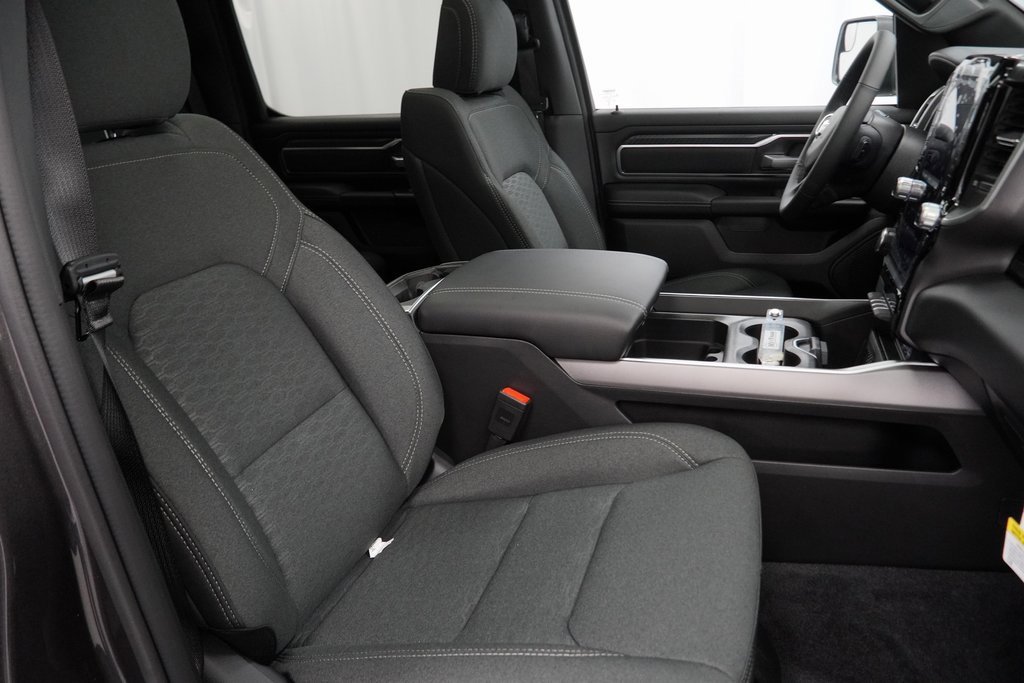 New 2026 RAM 1500 4x4 Crew Cab image 32
