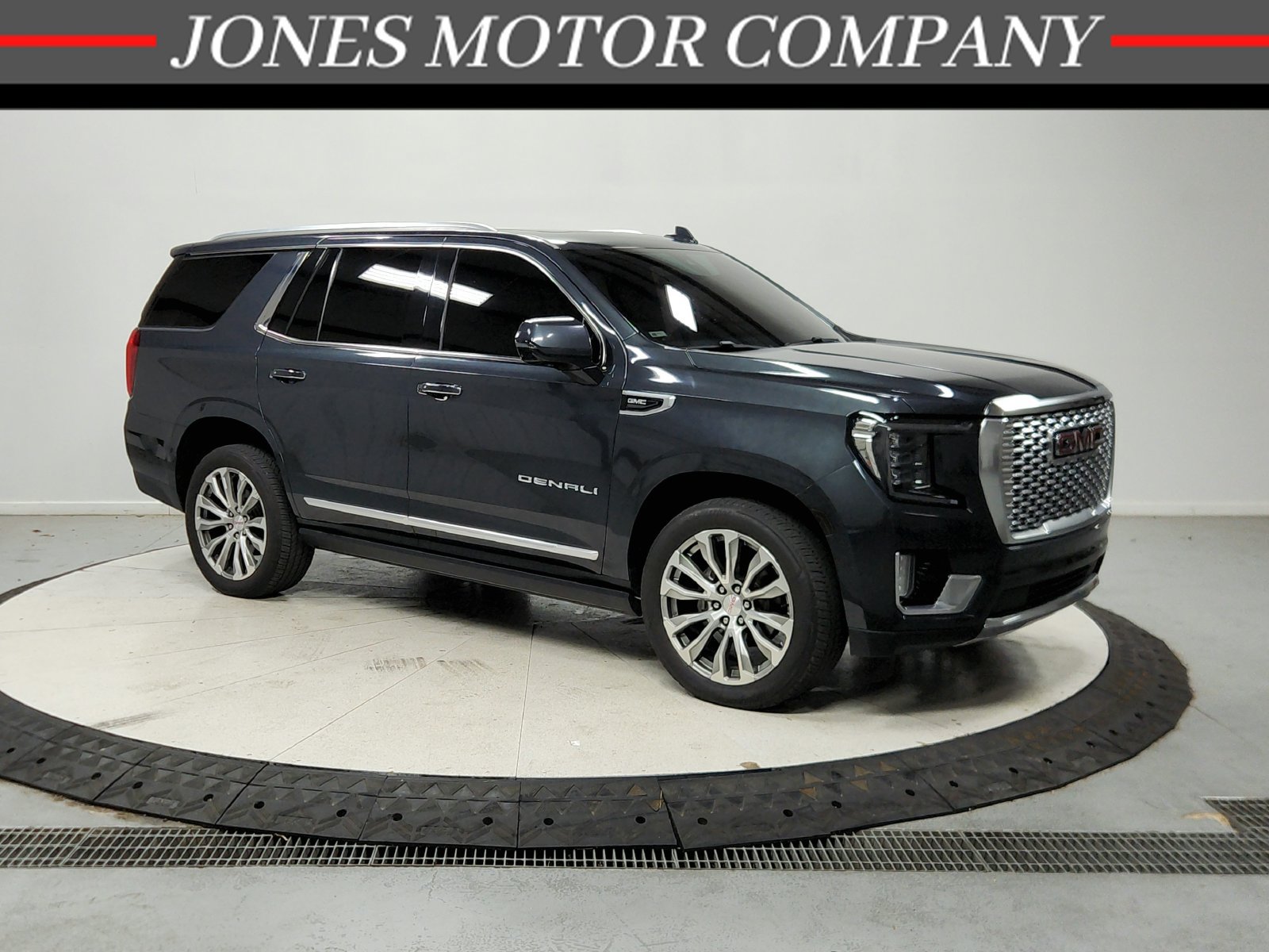 Used 2021 GMC Yukon Denali w/ Denali Premium Package AWD/4WD image 1